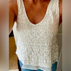 White Lacey bi-level tank